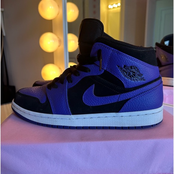 PURPLE AIR JORDAN 1s - Picture 6 of 8